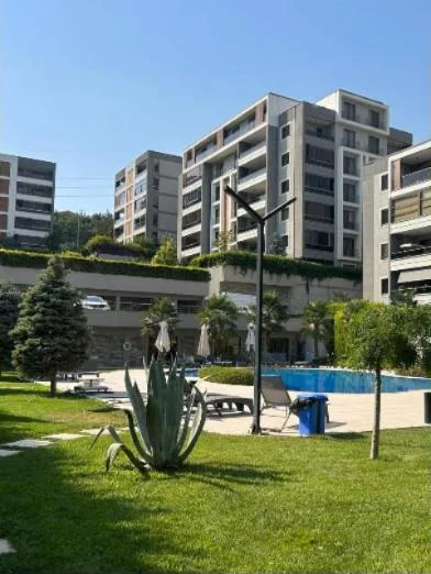 Bursa site bahçesi çim alanı ve peyzaj uygulaması