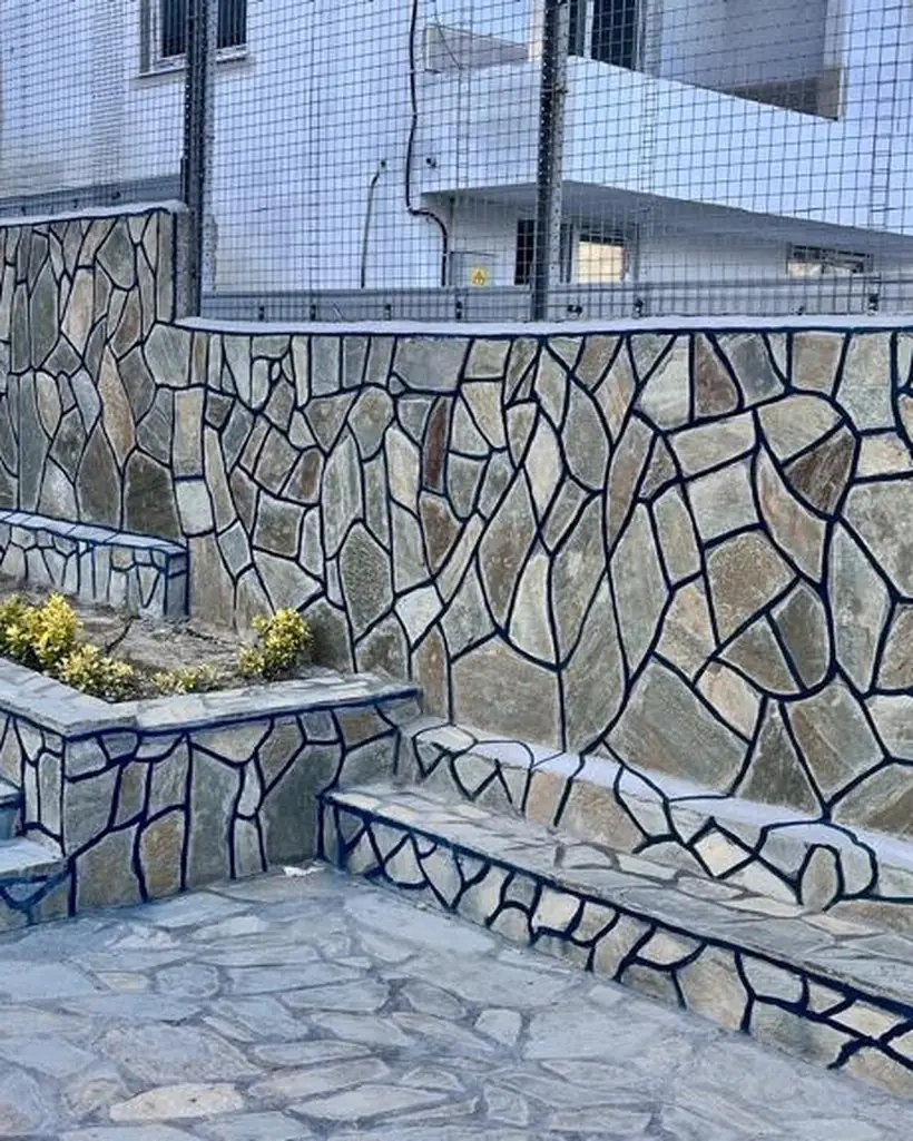 Bursa kayrak taşı uygulaması: merdiven, duvar ve avlu